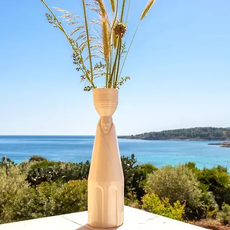 Dea Fertilia. Casa Indipendente Con Vista Mare.