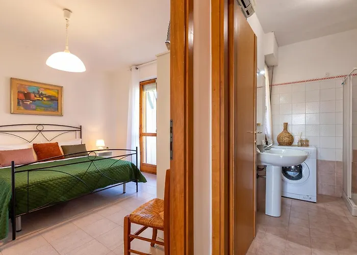 Dea Fertilia. Casa Indipendente Con Vista Mare. Casa vacanze Fertilia
