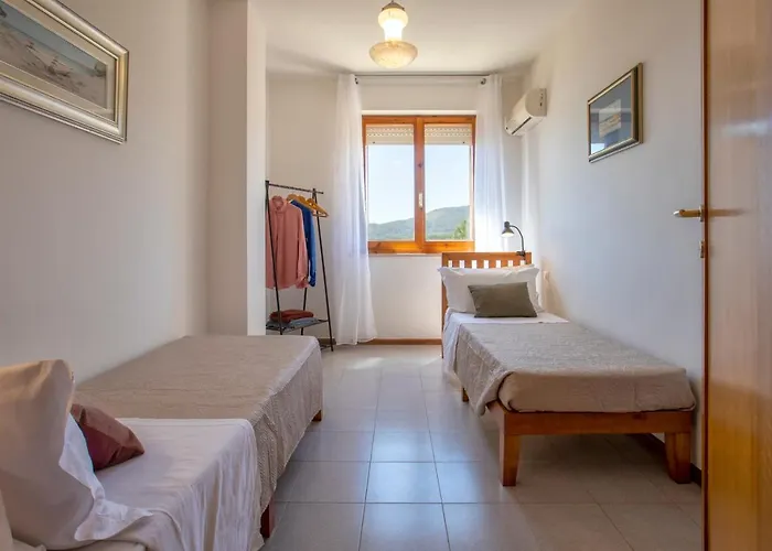 Dea Fertilia. Casa Indipendente Con Vista Mare. Casa vacanze Fertilia