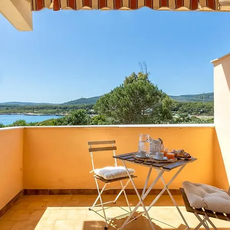 Dea Fertilia. Casa Indipendente Con Vista Mare. *