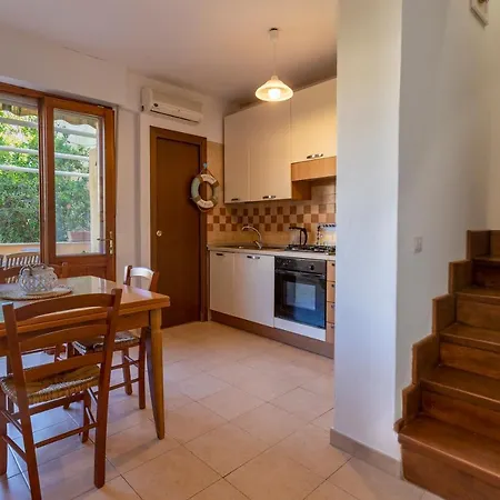 Dea Fertilia. Casa Indipendente Con Vista Mare. פרטיליה