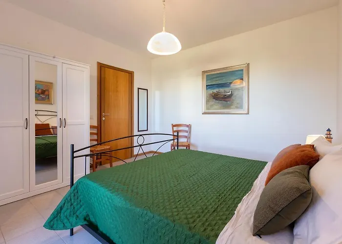 Dea Fertilia. Casa Indipendente Con Vista Mare. Hébergement de vacances Fertilia