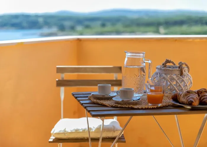 Dea Fertilia. Casa Indipendente Con Vista Mare. Vakantiehuis Fertilia