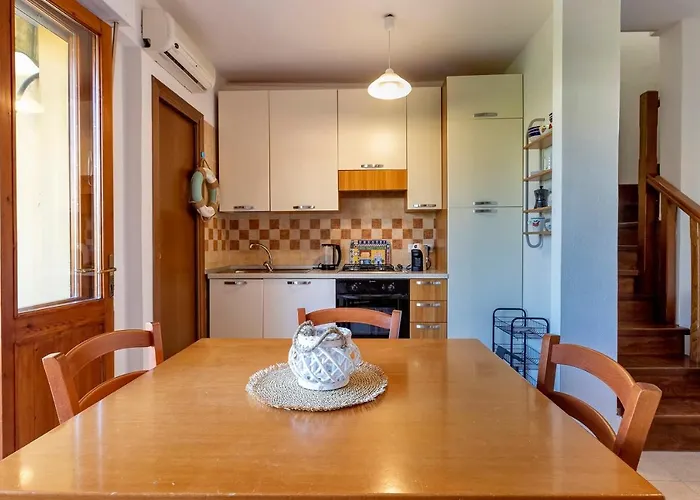 Vakantiehuis Dea Fertilia. Casa Indipendente Con Vista Mare.