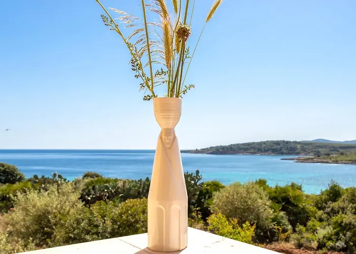Dea Fertilia. Casa Indipendente Con Vista Mare.