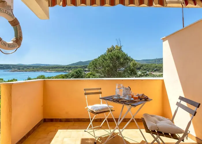 Dea Fertilia. Casa Indipendente Con Vista Mare. *